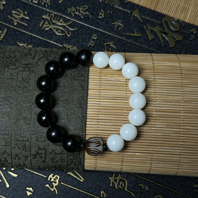 Lotus-carved bodhi root bracelet